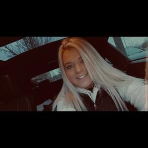 Meet your Posher, Alexis